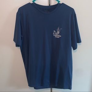 Men’s Vineyard Vines performance tee
